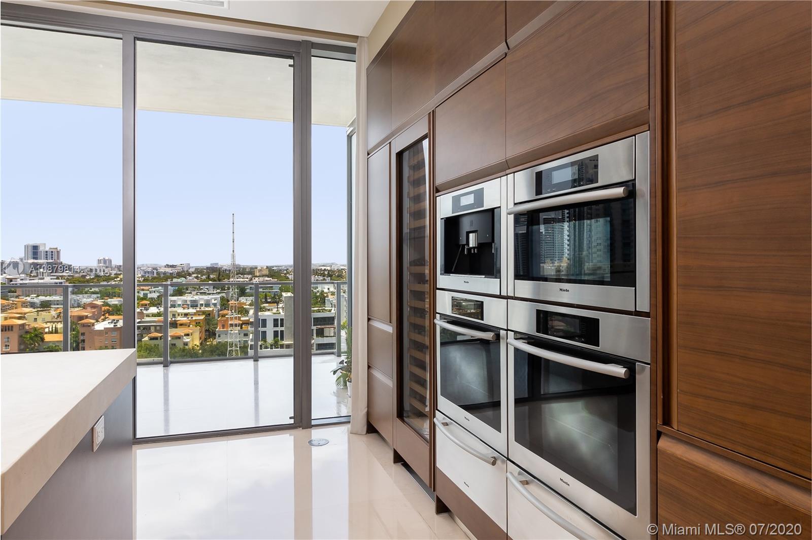 APOGEE CONDO - Residential