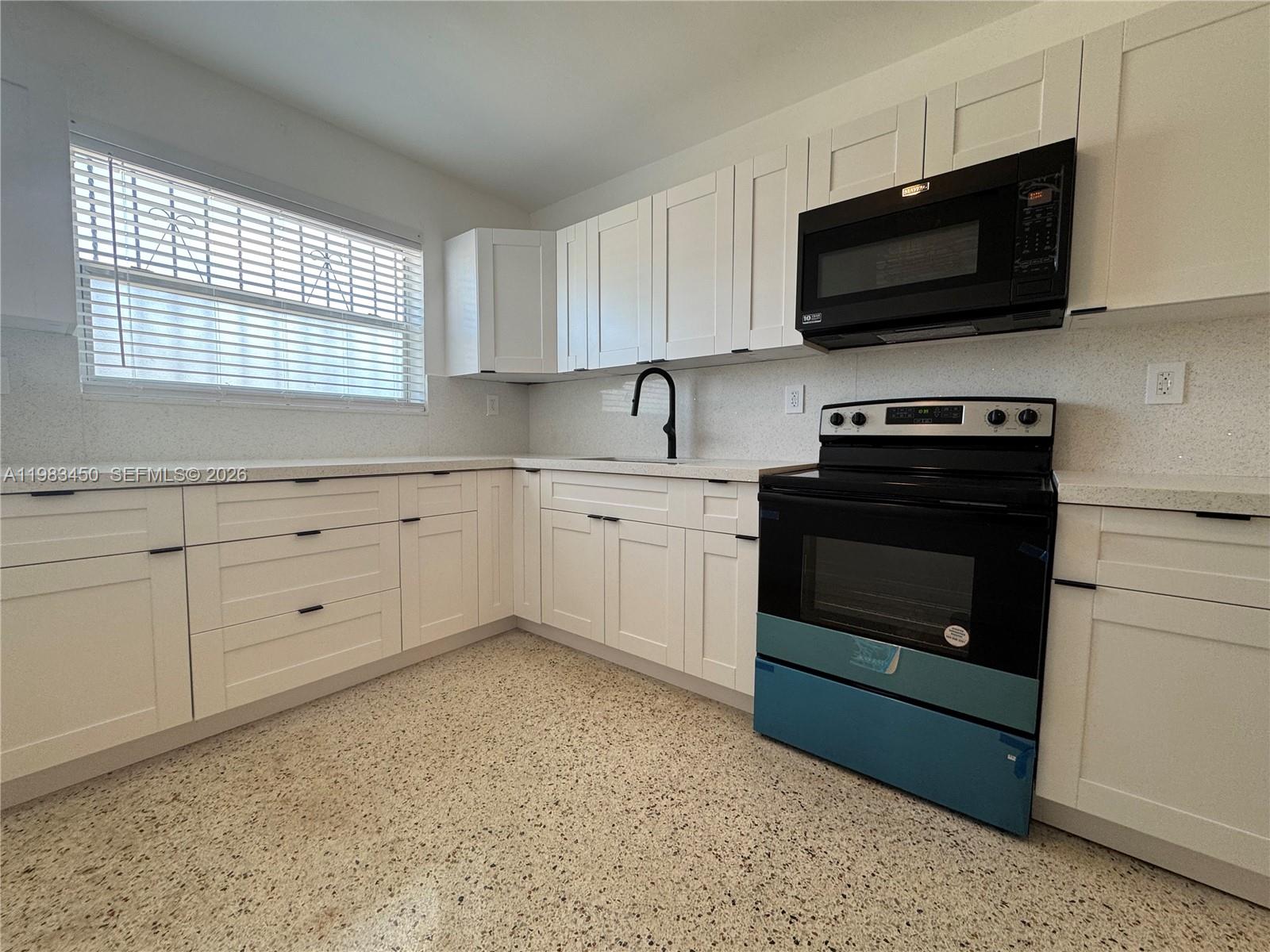 PALM AVE LAWNS - Residential Income