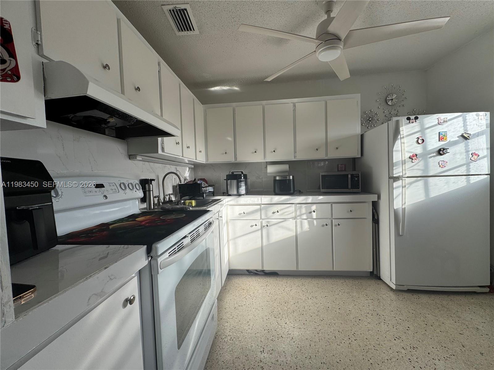 PALM AVE LAWNS - Residential Income