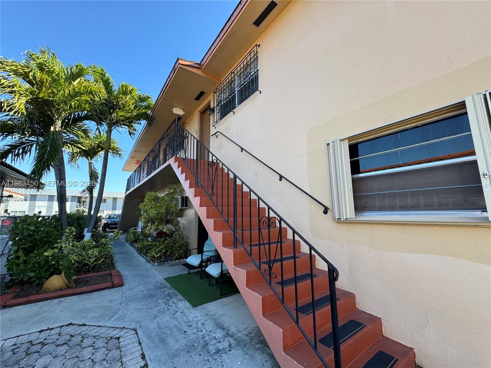 PALM AVE LAWNS - Residential Income