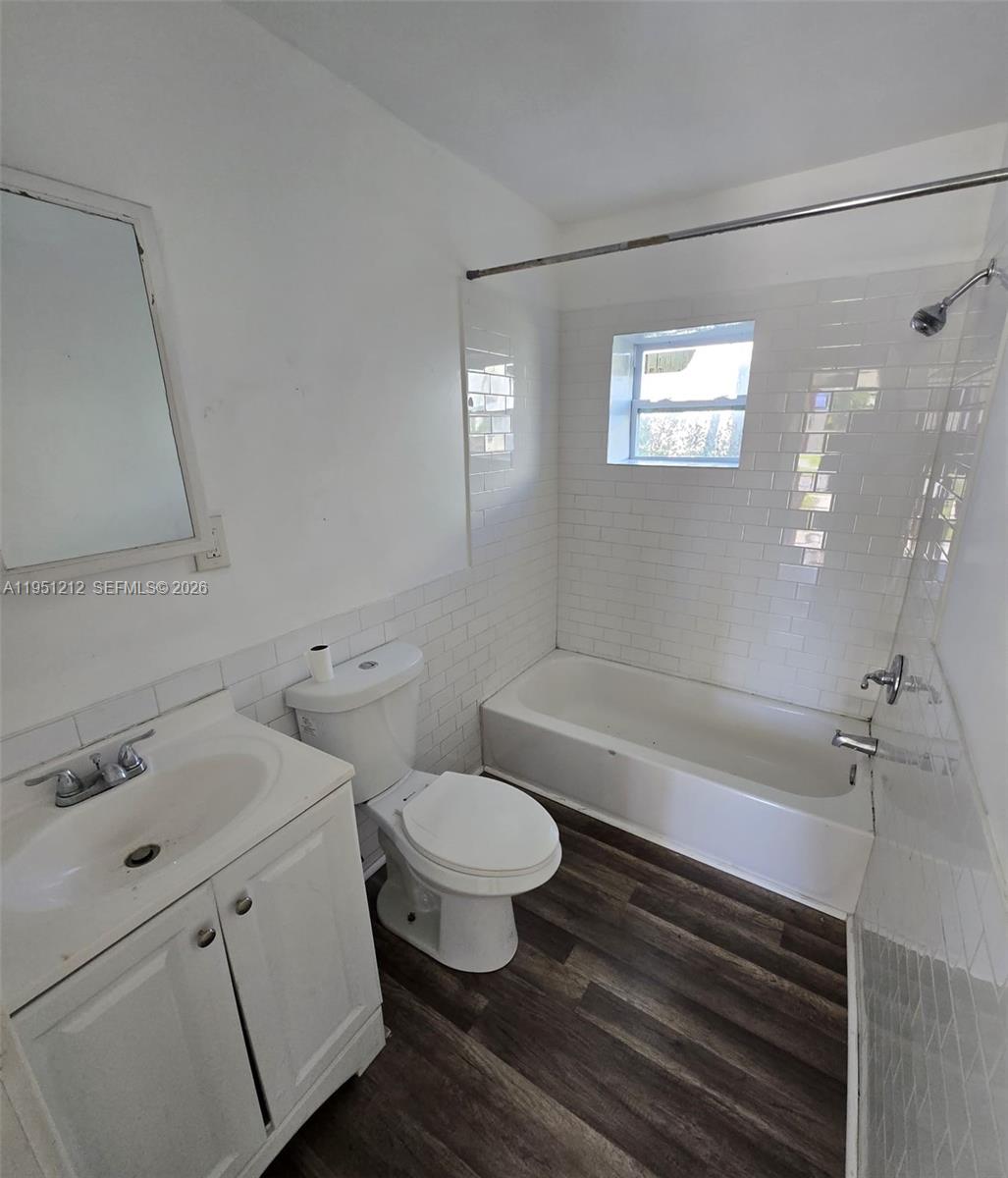 1189 N TAMIAMI TRL L