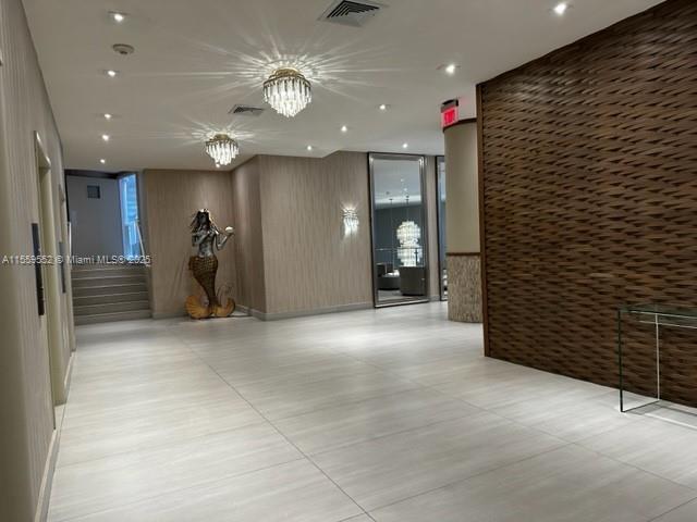 THE CARRIAGE HOUSE CONDO - Residential