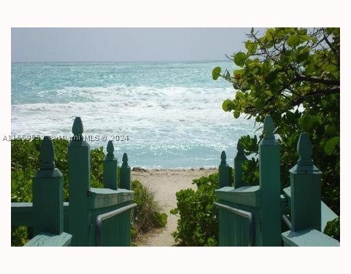 5401 Collins Ave 209