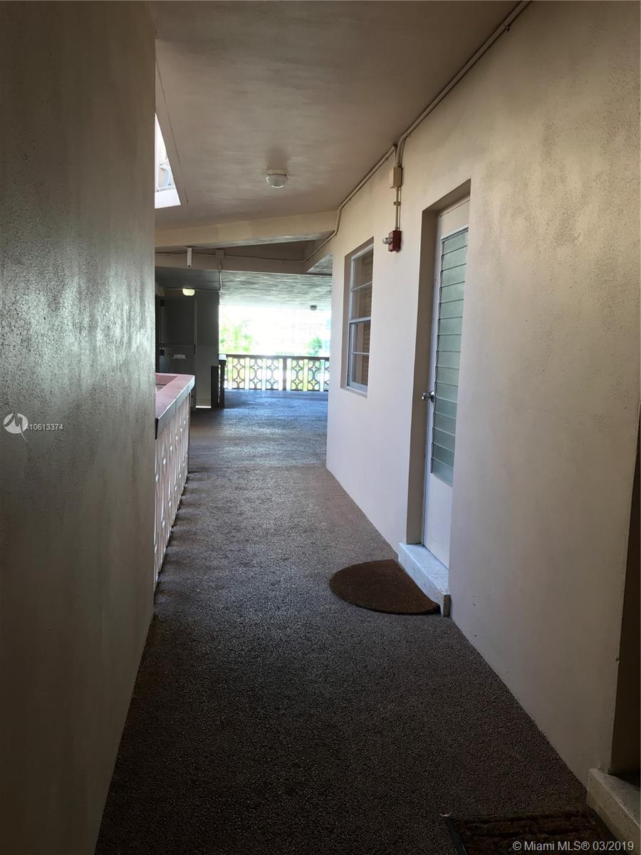 SUMMIT CONDO - Residential