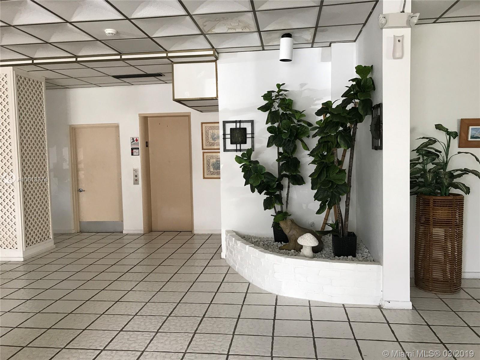 SUMMIT CONDO - Residential