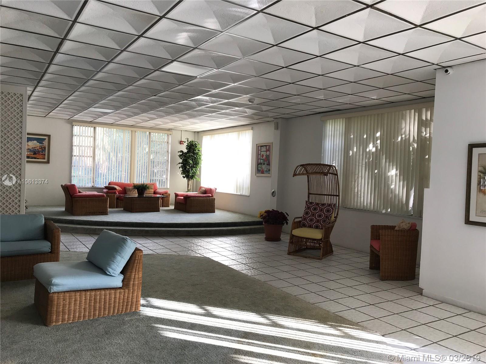 SUMMIT CONDO - Residential