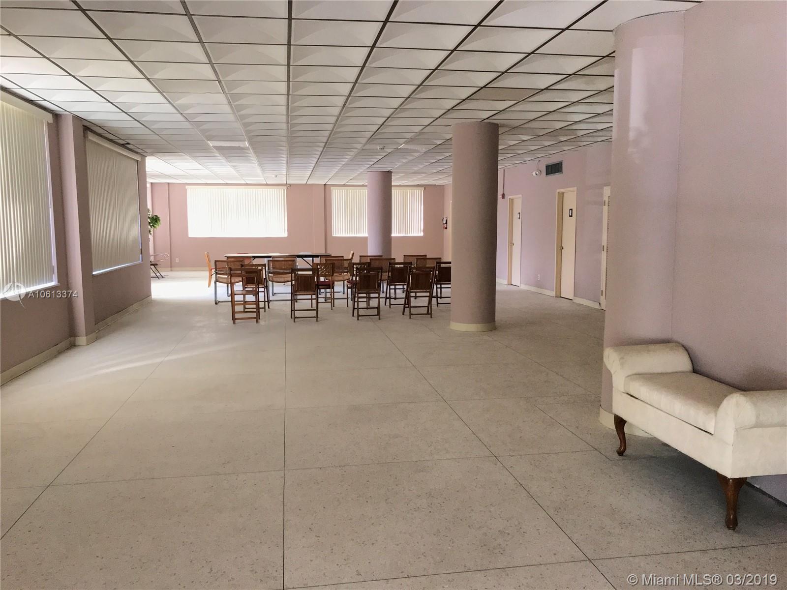 SUMMIT CONDO - Residential