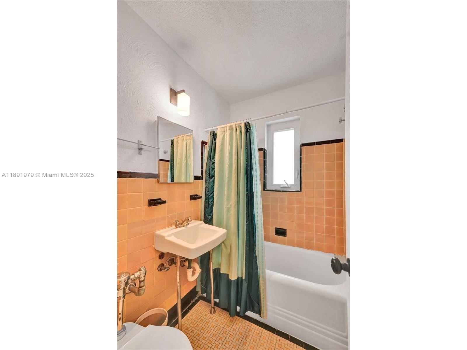 260 EUCLID CONDO - Residential Lease