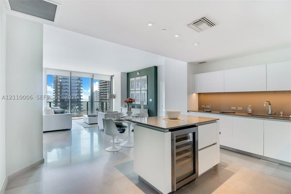 88 SW 7TH ST APT 2505, MIAMI, FL 33130 - Image d702f2a039cab8d0bcb23c013d654beb/3693653087