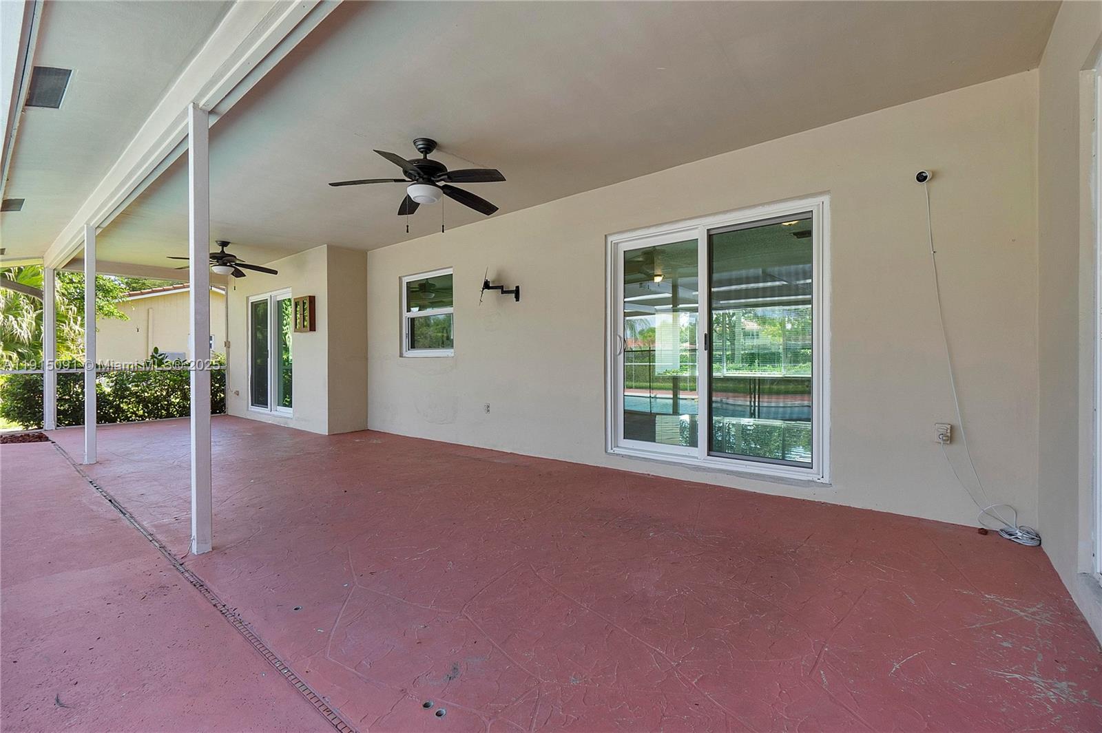 CORAL SPRINGS LAKES - Residential