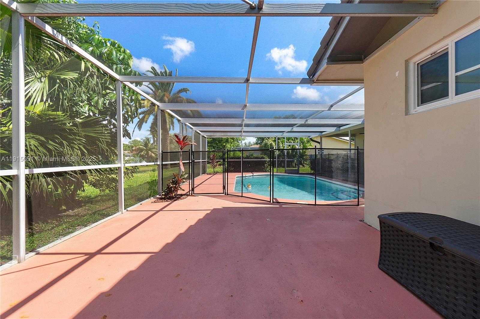 CORAL SPRINGS LAKES - Residential