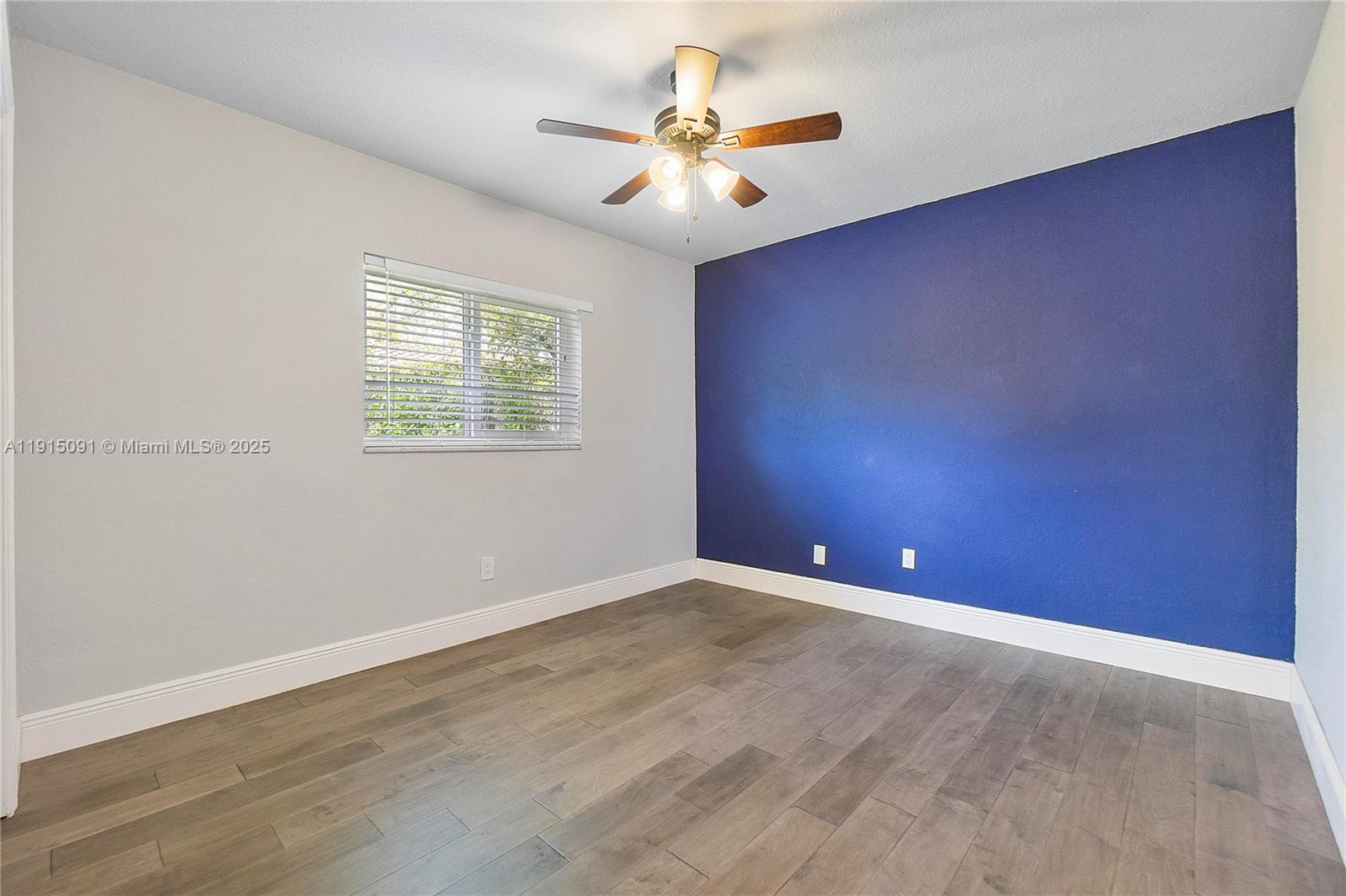 CORAL SPRINGS LAKES - Residential