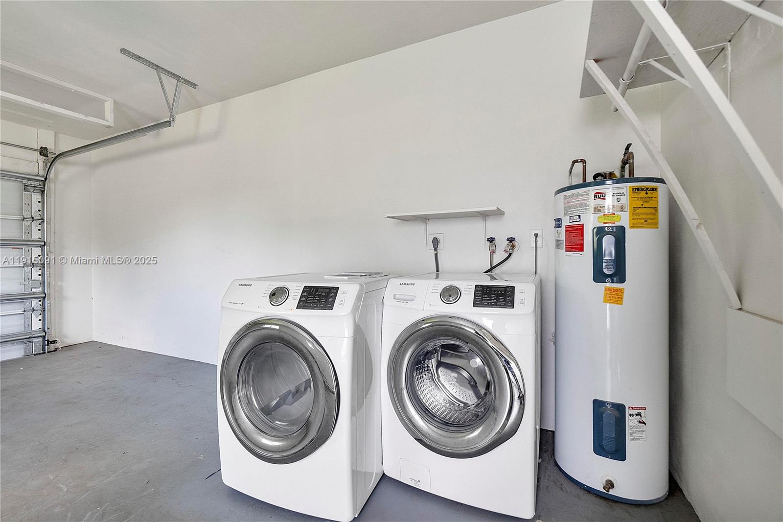 CORAL SPRINGS LAKES - Residential