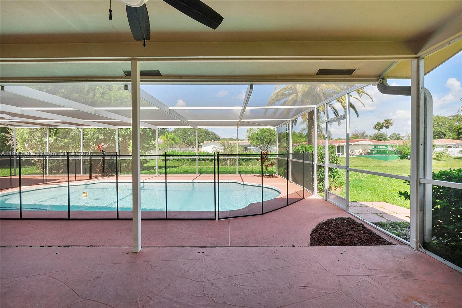 CORAL SPRINGS LAKES - Residential