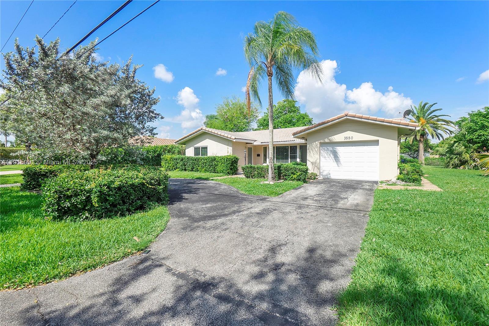 CORAL SPRINGS LAKES - Residential