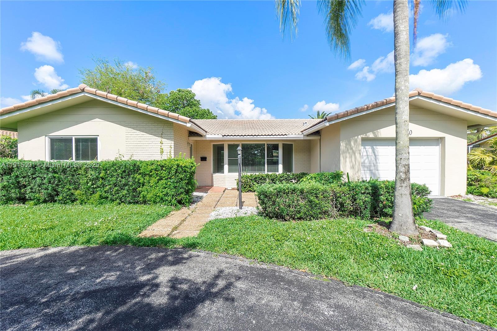 CORAL SPRINGS LAKES - Residential