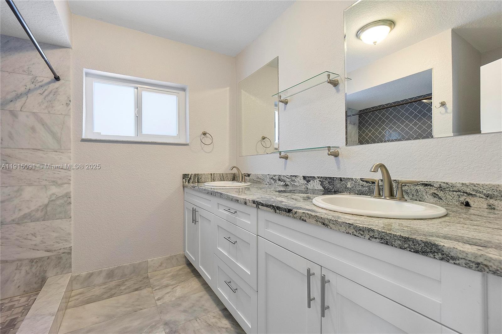 CORAL SPRINGS LAKES - Residential