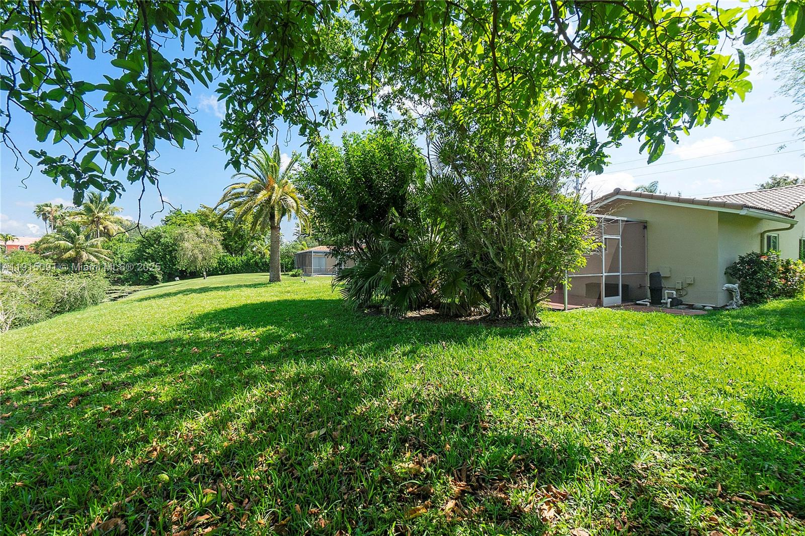 CORAL SPRINGS LAKES - Residential