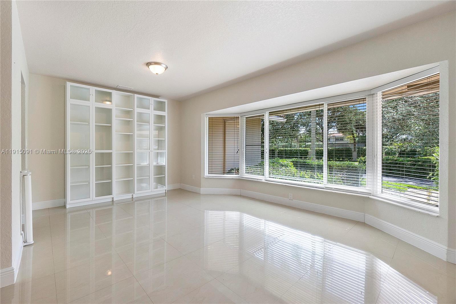 CORAL SPRINGS LAKES - Residential