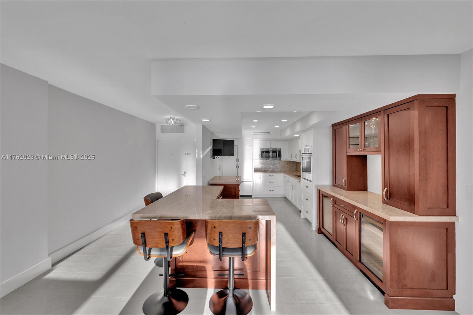 3725 S Ocean Dr 1024