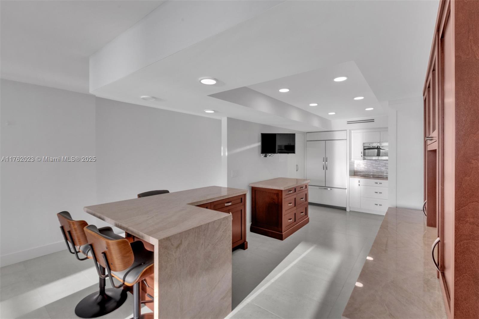 3725 S Ocean Dr 1024