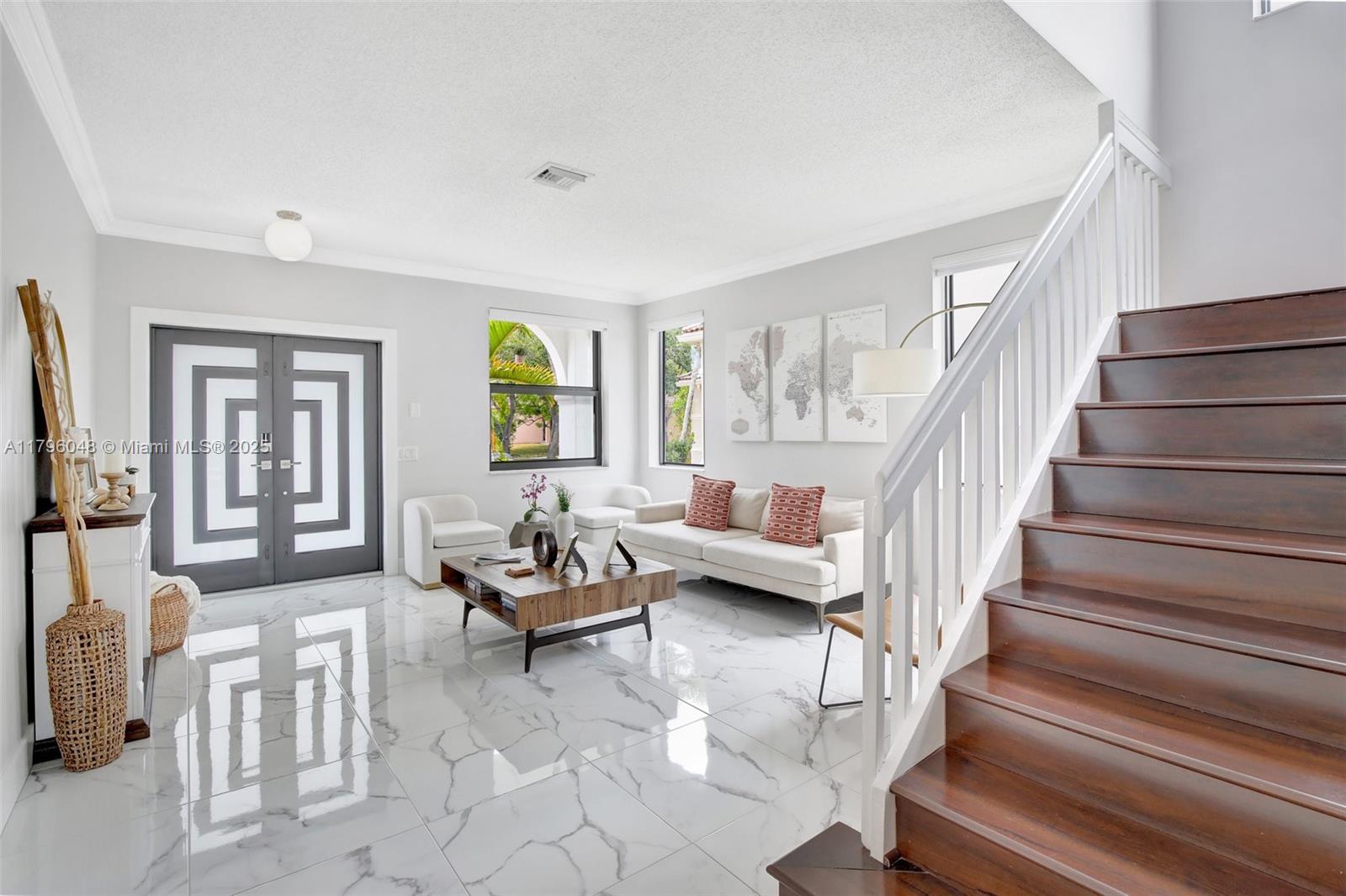 725 Tanglewood Cir
