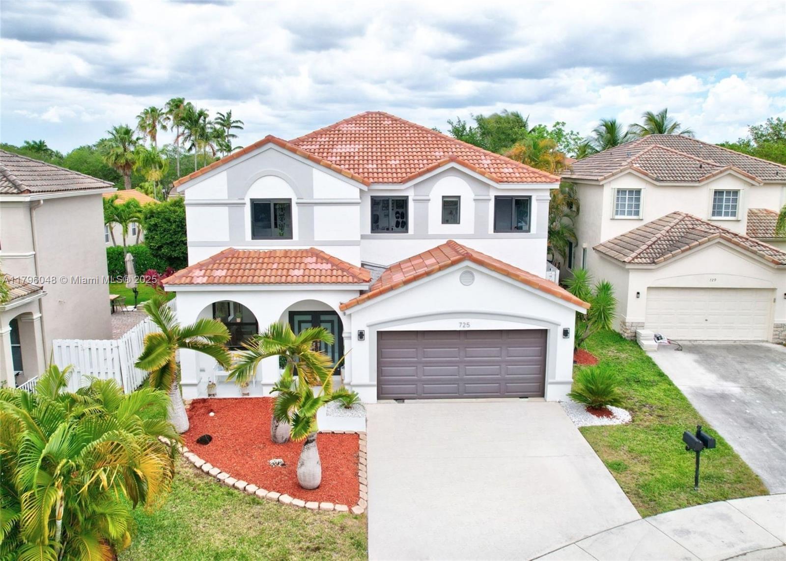 Property for Sale at 725 Tanglewood Cir, Weston, Broward County, Florida - Bedrooms: 5 
Bathrooms: 4  - $1,150,000