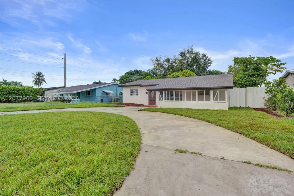 Photo of 6761 Pershing St, Hollywood, FL 33024 (MLS # A12077969)