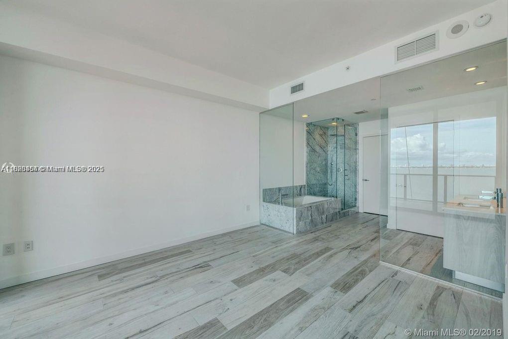 GRAN PARAISO CONDO - Residential