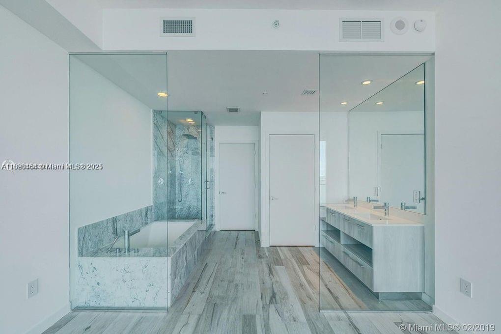 GRAN PARAISO CONDO - Residential