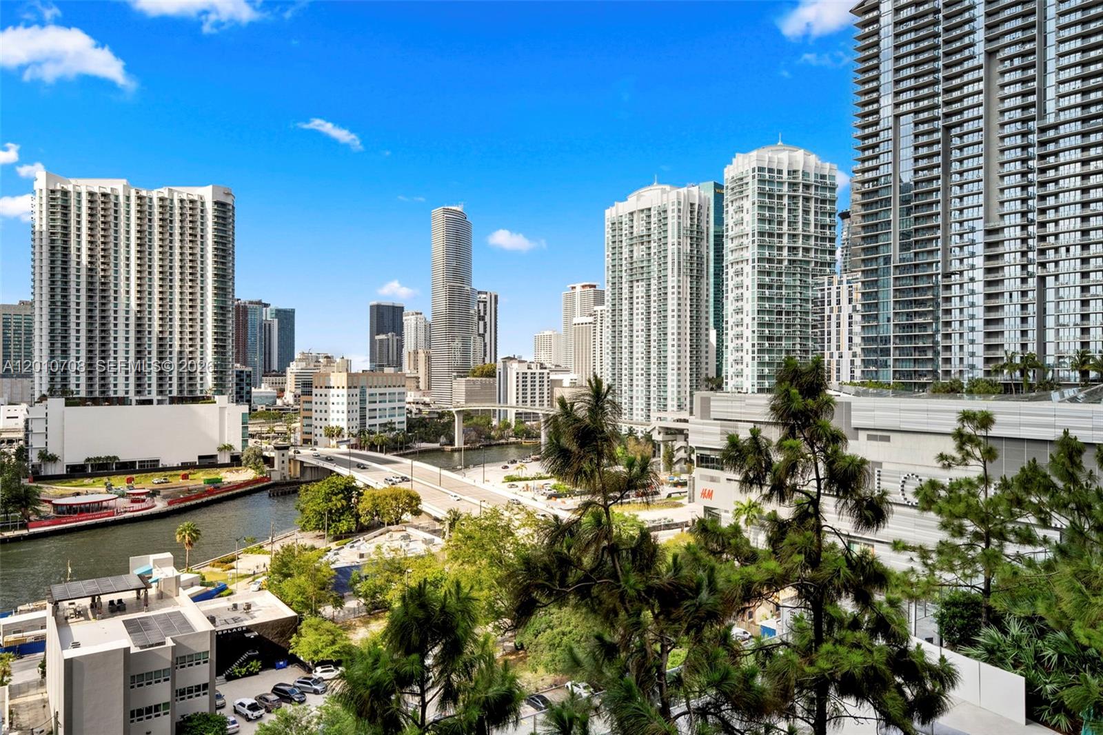 88 SW 7th St 809