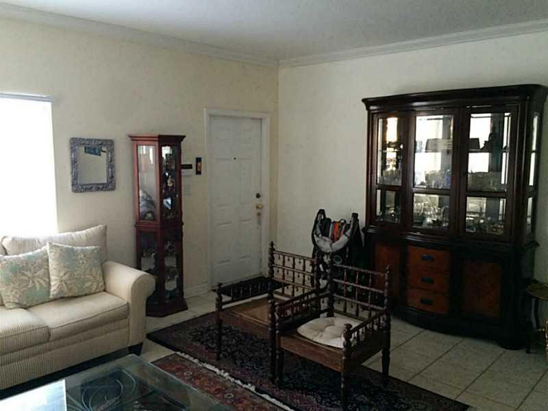 Beautiful 2 story townhouse, with renovated floors and kitchen in a gated community, ready to move in. Close to all major highways and shopping malls. Corner unit surrounded by incredible landscape.