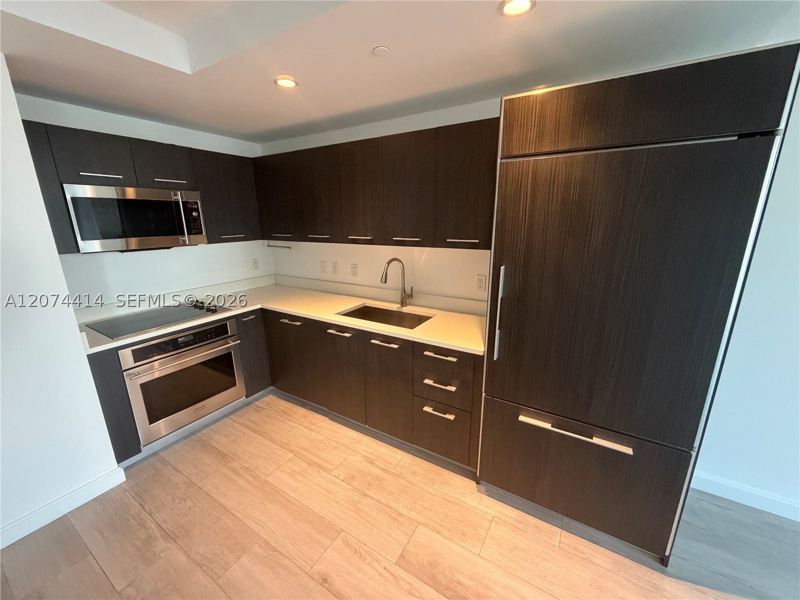 45 SW 9th St 2504
