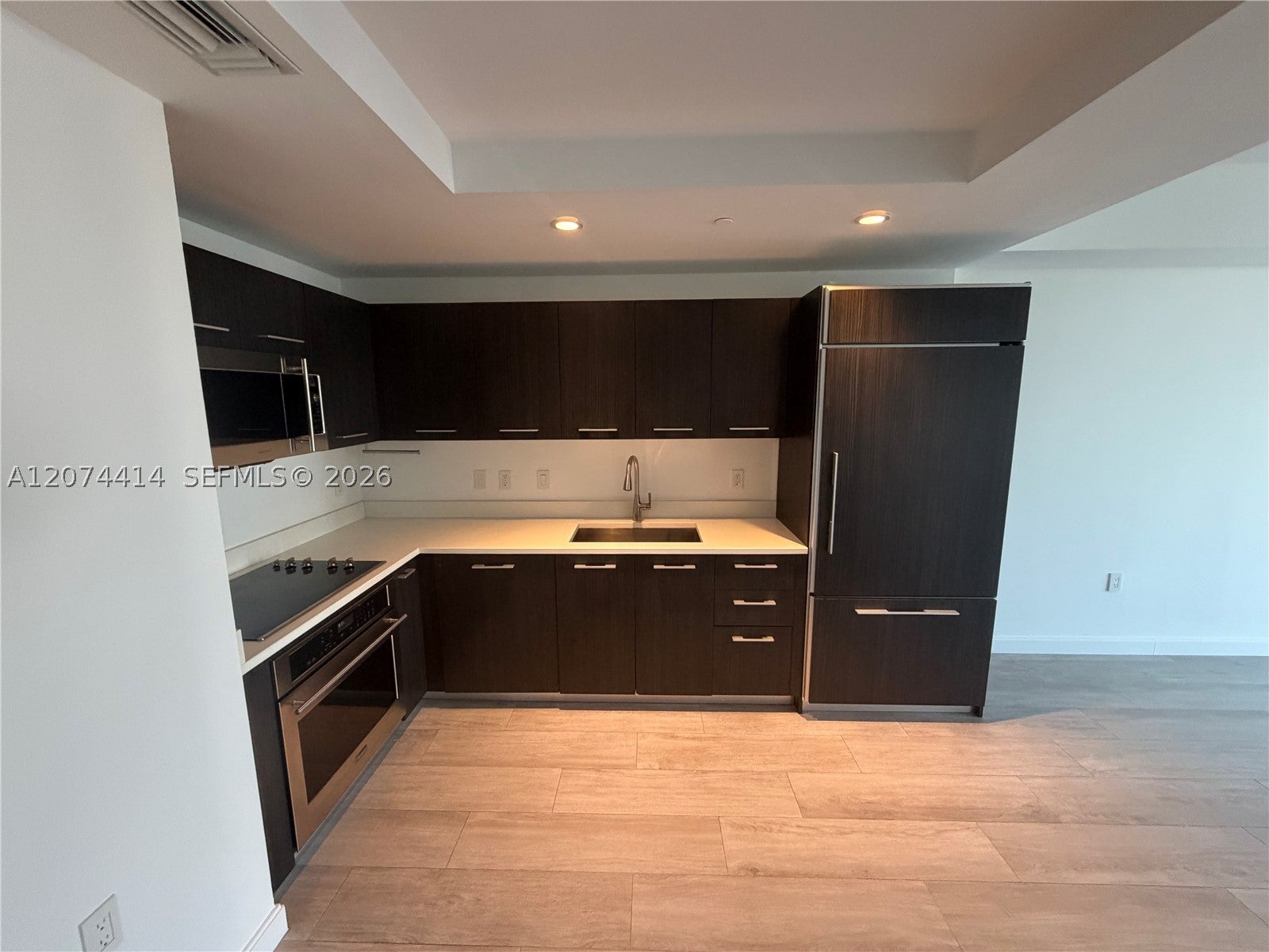 45 SW 9th St 2504