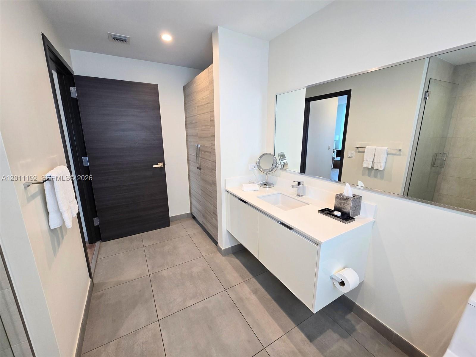 COSTA HOLLYWOOD CONDO - Residential