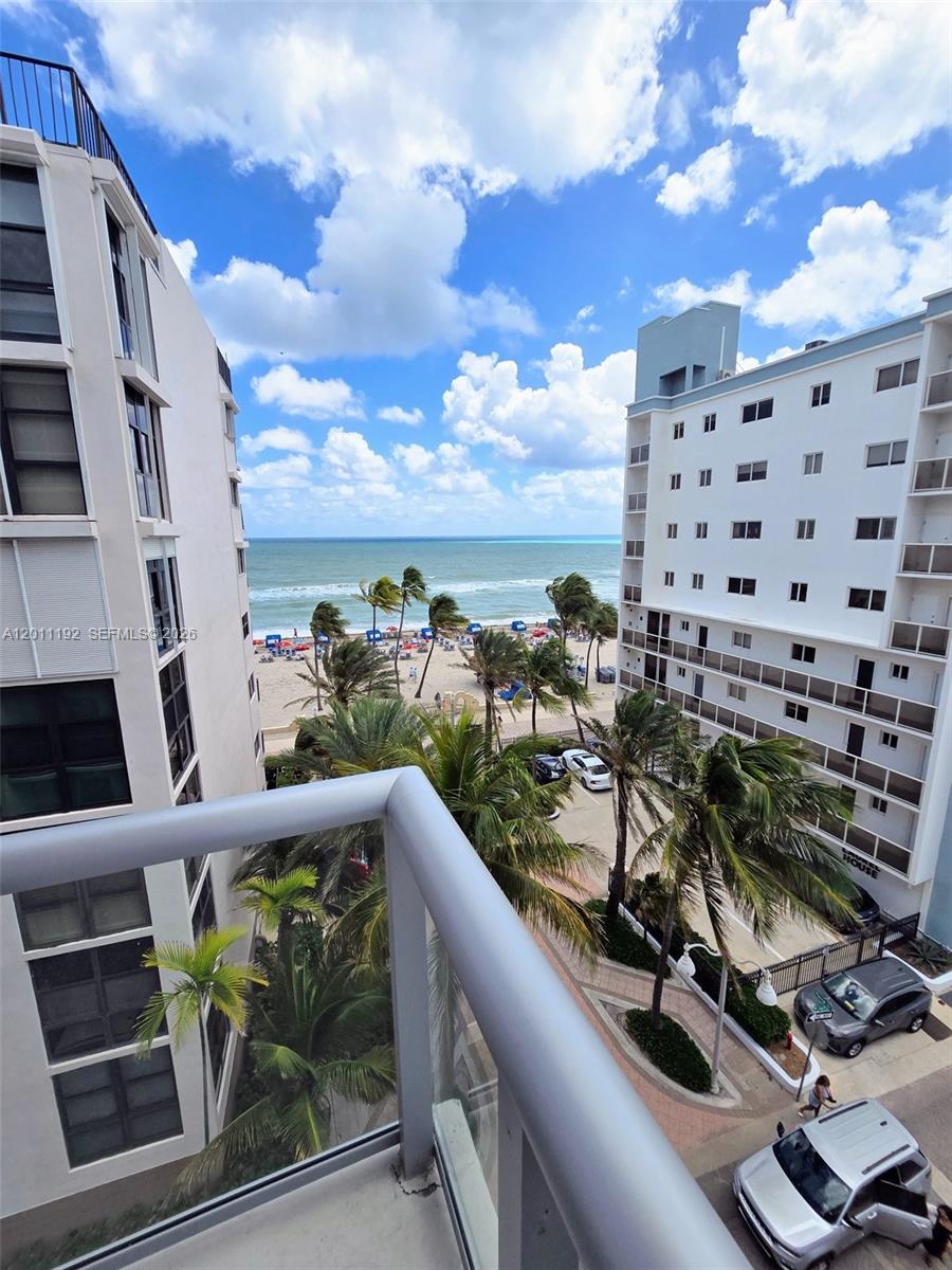 COSTA HOLLYWOOD CONDO - Residential