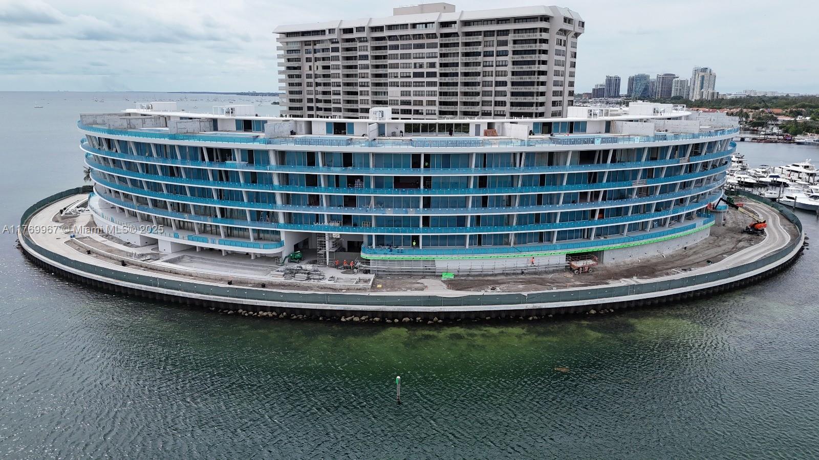 5 Grove Isle Drive L401