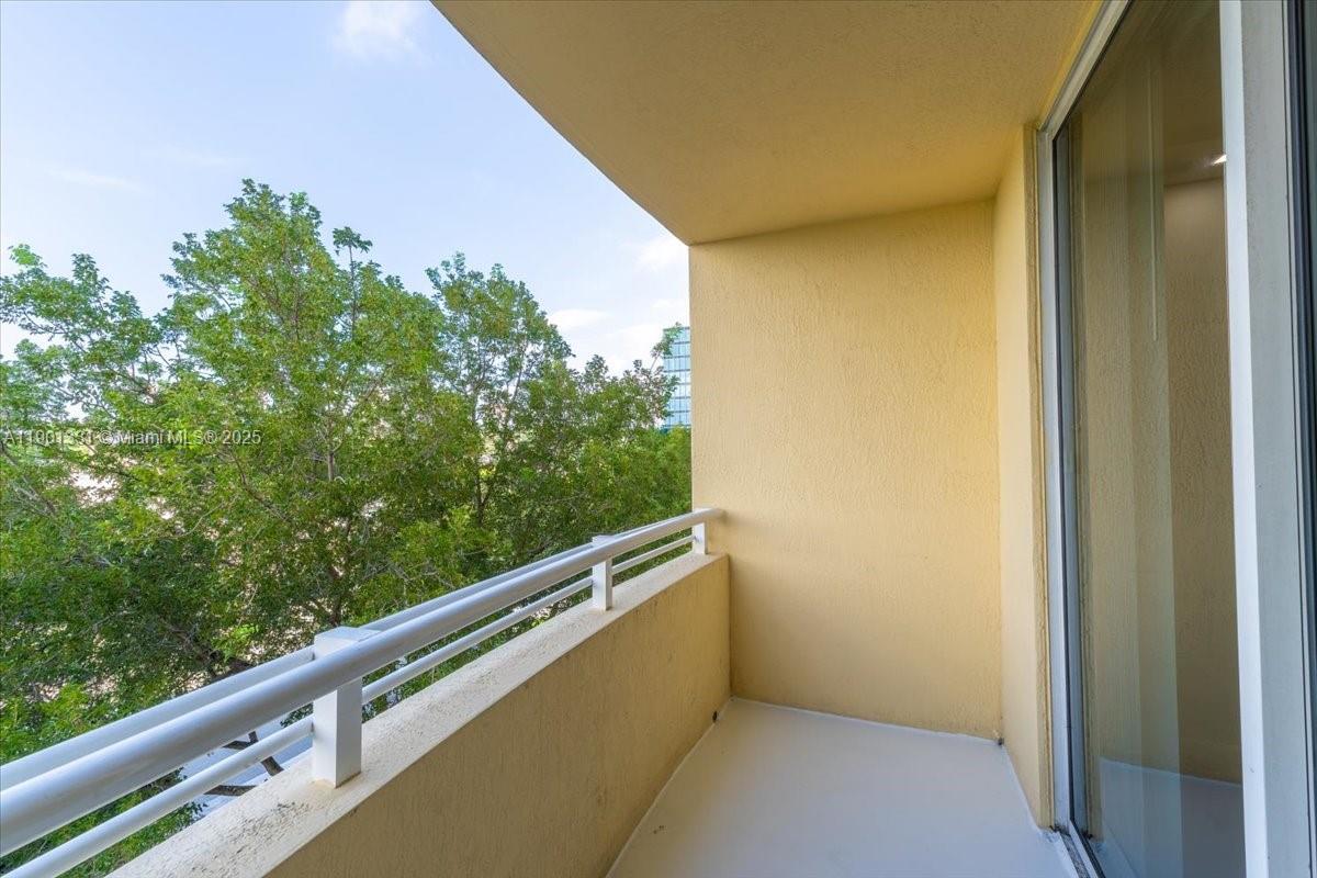 VENTURE AT AVENTURA EAST - Residential Lease