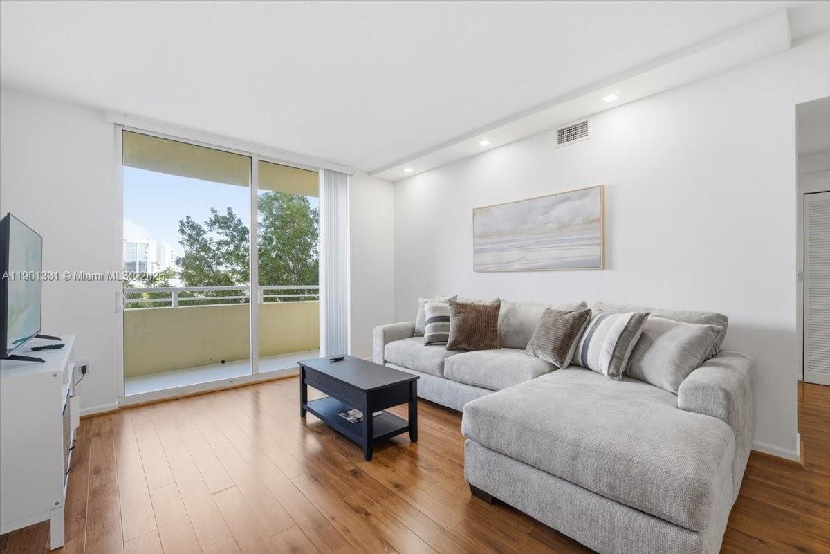 VENTURE AT AVENTURA EAST - Residential Lease