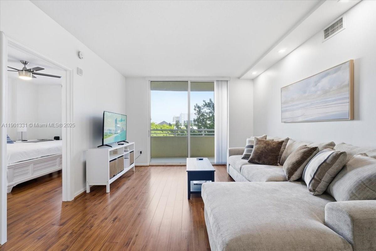 VENTURE AT AVENTURA EAST - Residential Lease