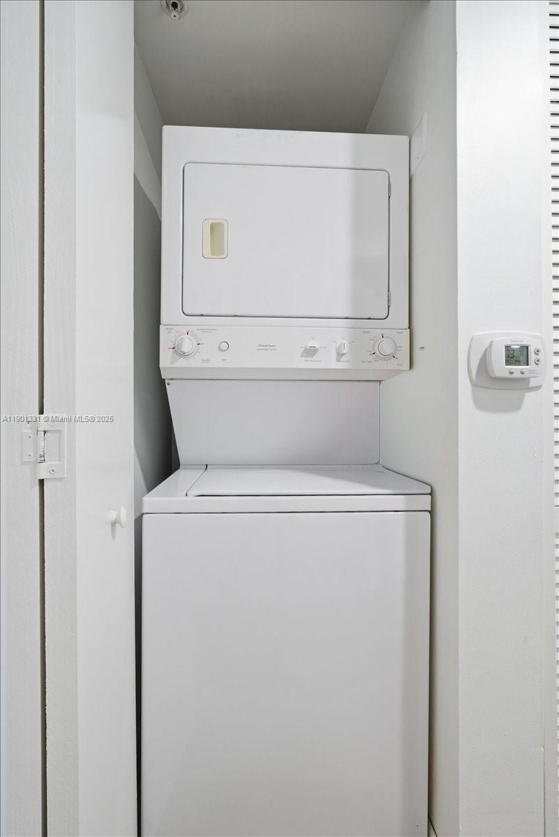 VENTURE AT AVENTURA EAST - Residential Lease