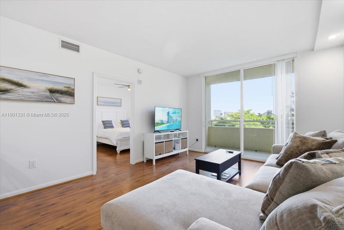 VENTURE AT AVENTURA EAST - Residential Lease