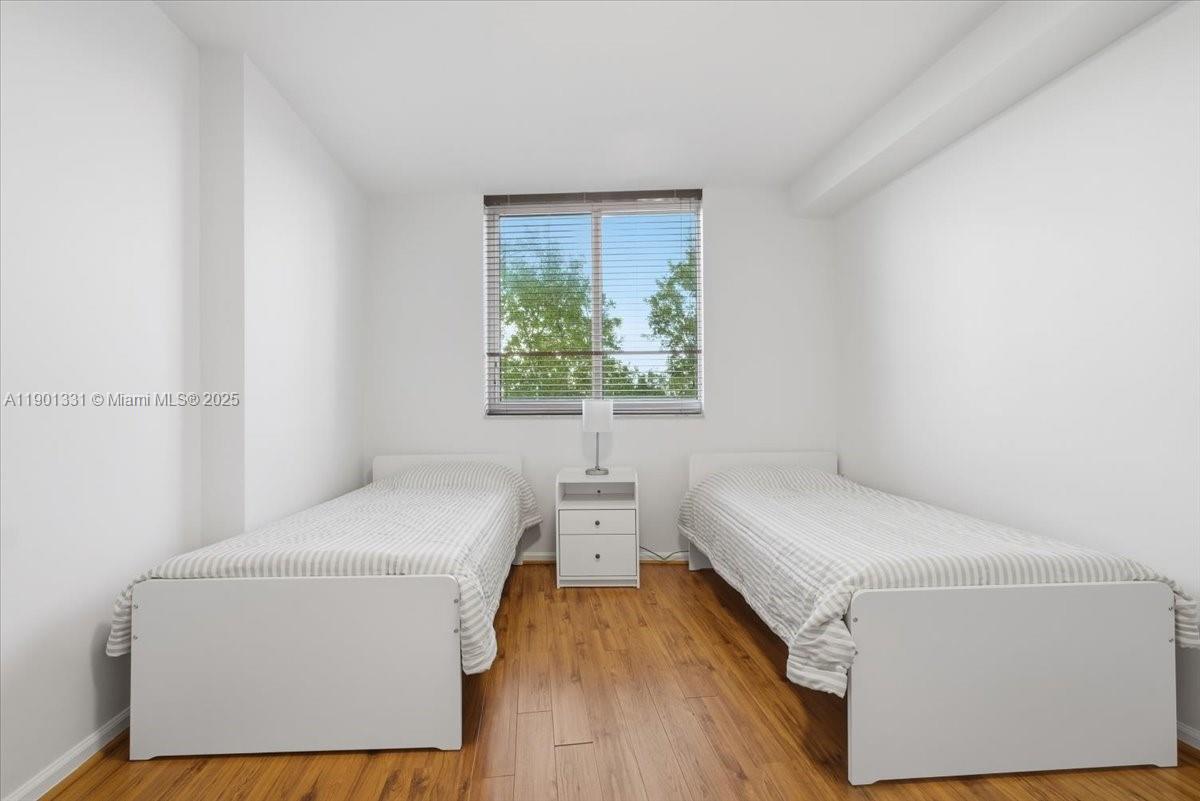 VENTURE AT AVENTURA EAST - Residential Lease