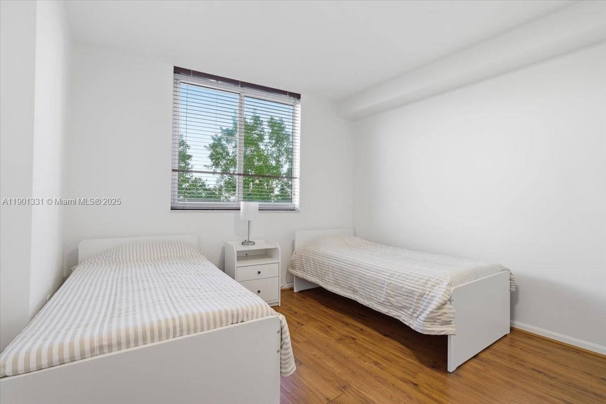 VENTURE AT AVENTURA EAST - Residential Lease