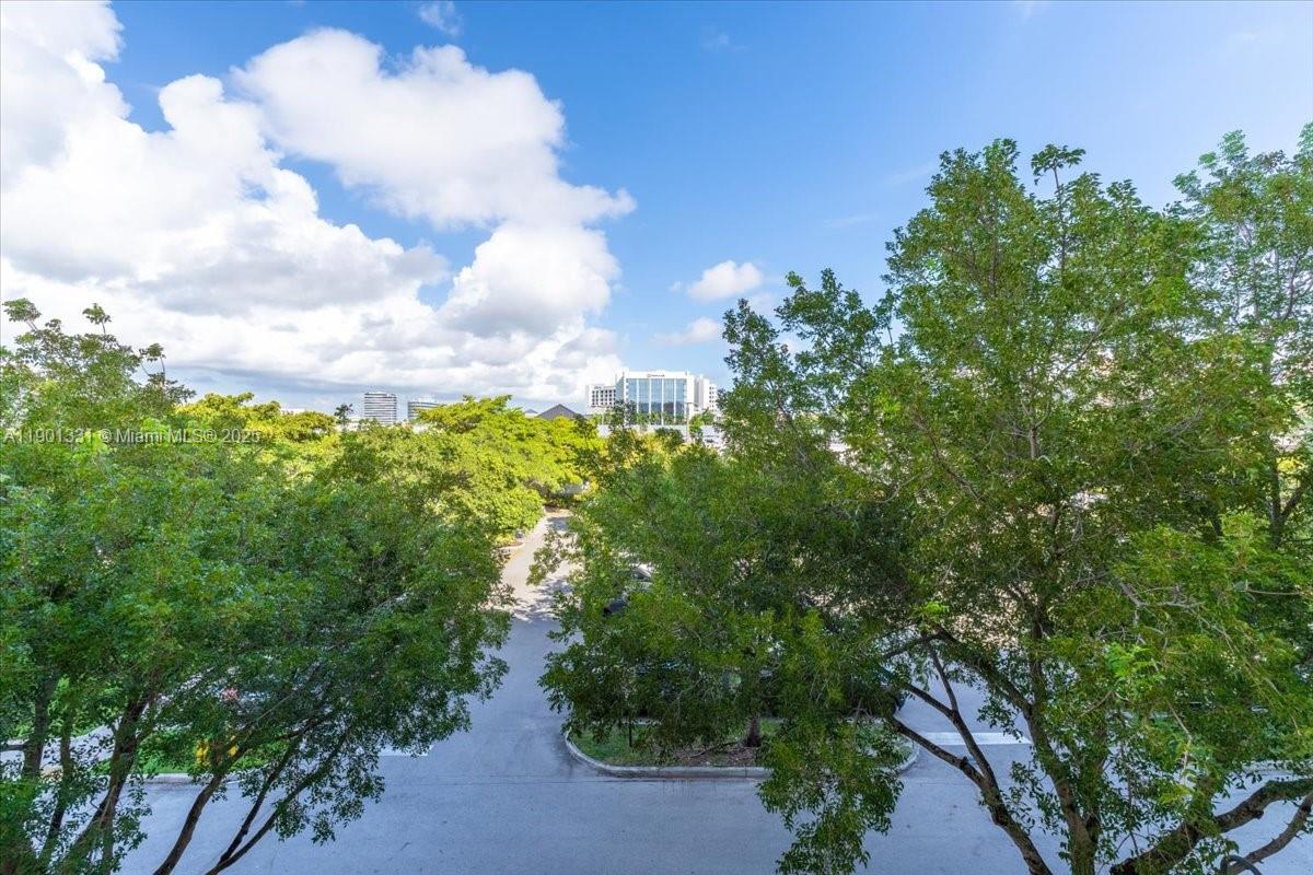 VENTURE AT AVENTURA EAST - Residential Lease