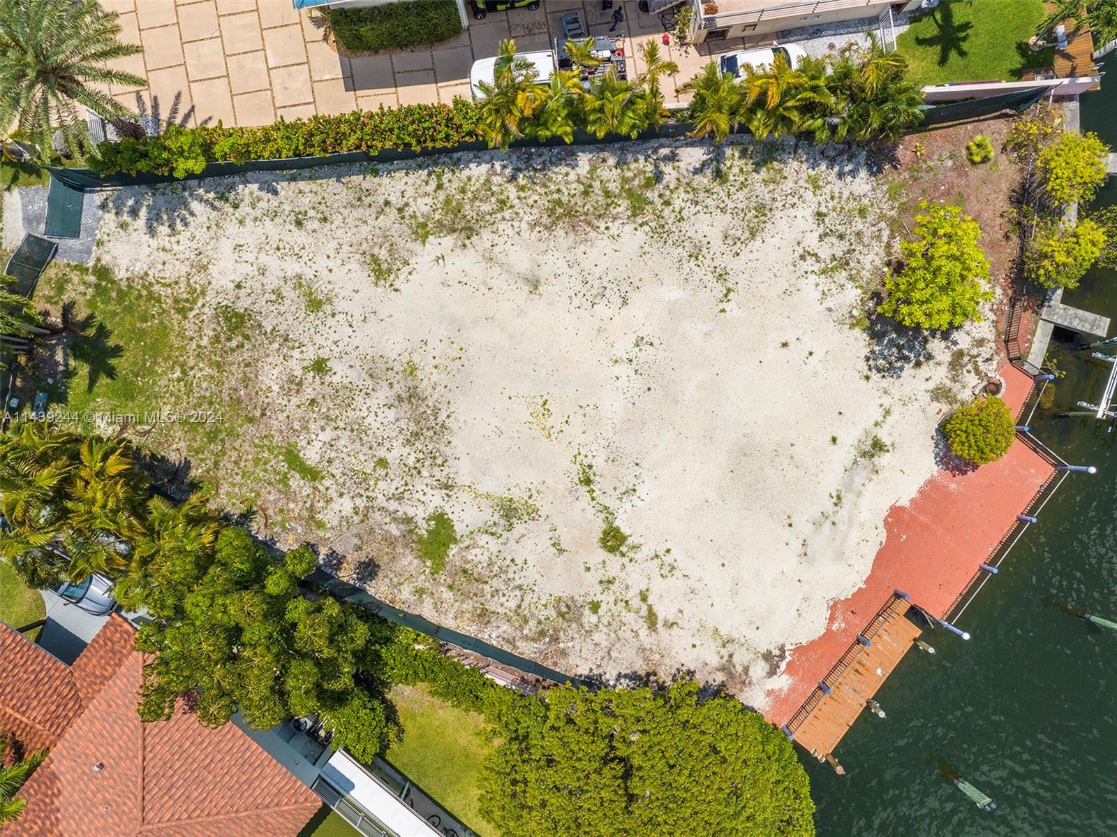 EASTERN SHORES - Land