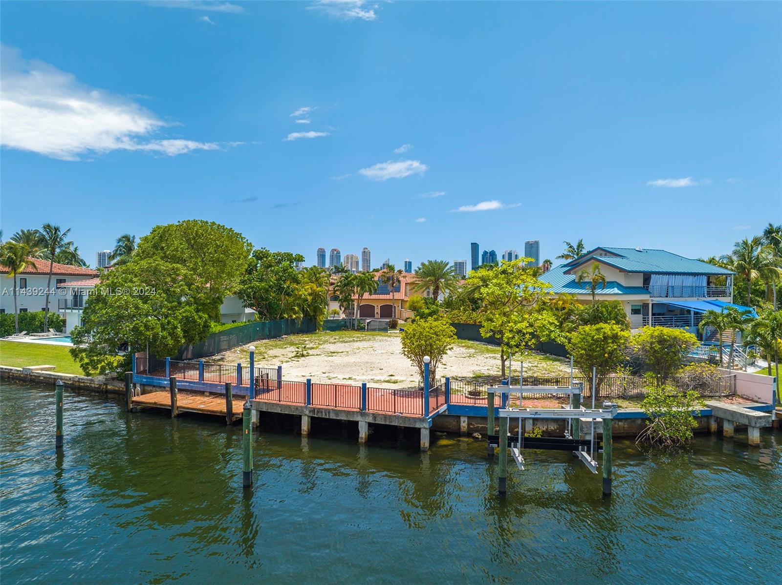 EASTERN SHORES - Land