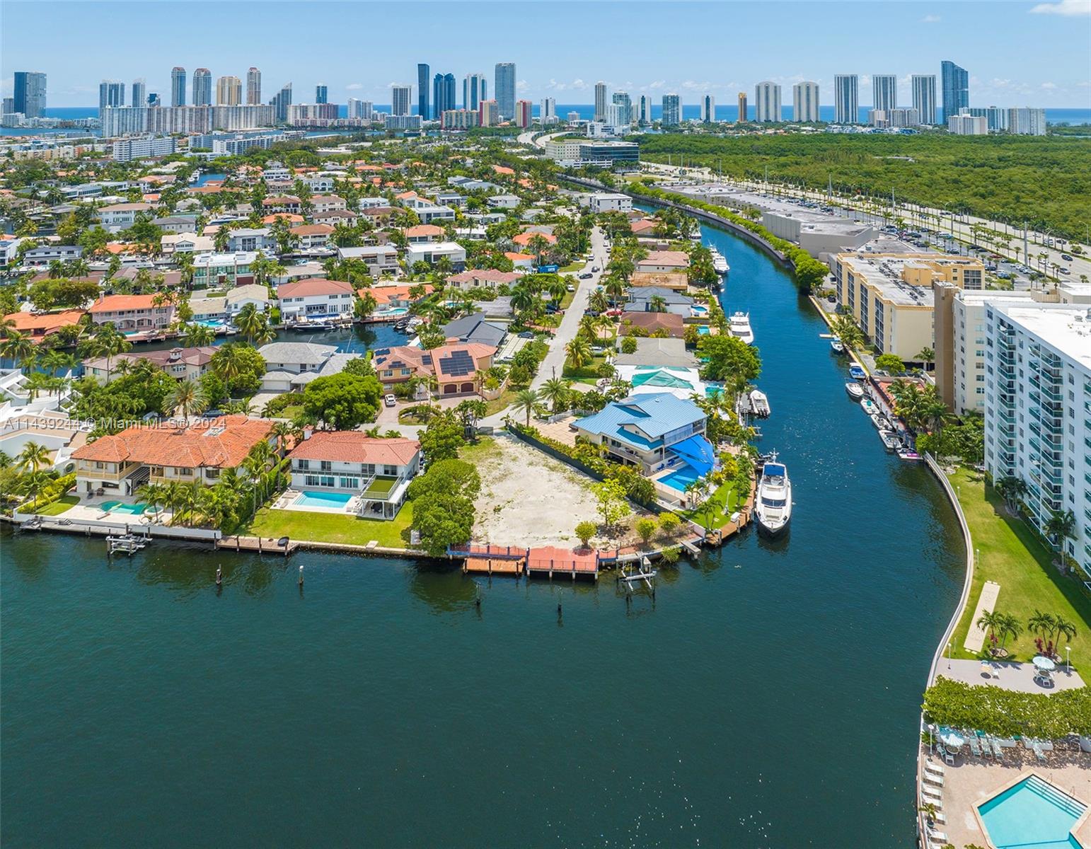 EASTERN SHORES - Land