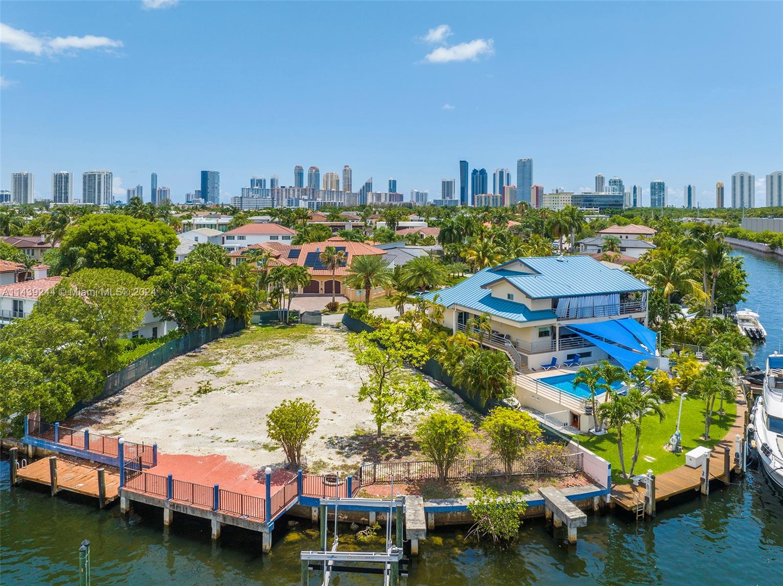 EASTERN SHORES - Land