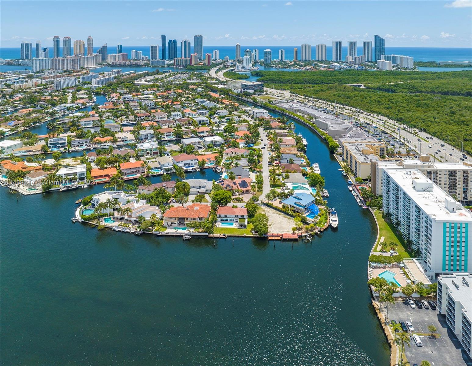 EASTERN SHORES - Land